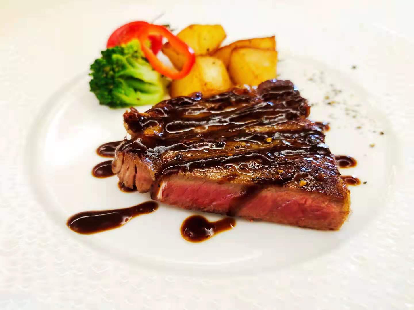 原價(jià)78元的牛排套餐只賣(mài)8.88元，吃起來(lái)就是個(gè)這？！